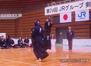 大阪市中央体育館サブアリーナで開催されたＪＲグループ剣道大会（ＪＲ西日本剣道連盟提供）