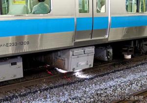 軌道材料モニタリング装置による測定の様子（ＪＲ東日本提供）