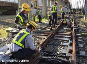 新習志野訓練センターで行われた保線技術競技会（ＪＲ東日本提供）