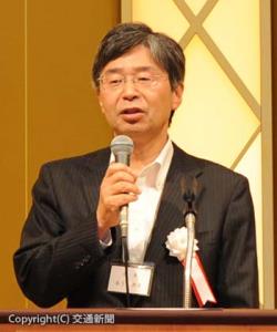 あいさつする木下会長