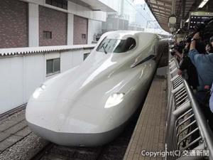日中時間帯の走行試験のため東京駅東海道新幹線ホーム（15番線）に入線した「Ｎ700Ｓ」確認試験車