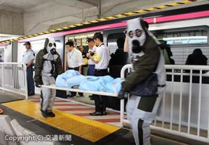 丸山駅で実施された合同訓練の様子（埼玉新都市交通提供）