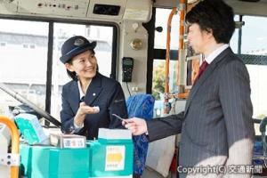 京成バスの女性運転士（イメージ）＝京成バス提供＝