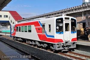 陸中山田駅に停車する試運転車両