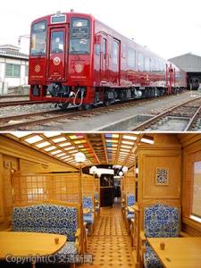 「ことこと列車」の㊤外観㊦車内
