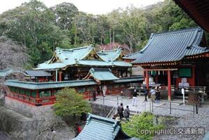 徳川家ゆかりの久能山東照宮。博物館には、歴代将軍の甲冑が一堂に展示されている 