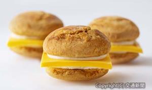 マイキャプテンチーズＴＯＫＹＯの「チーズチョコレートバーガー」＝鉄道会館提供＝
