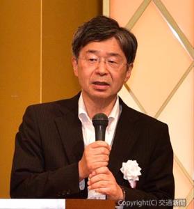 あいさつする木下会長