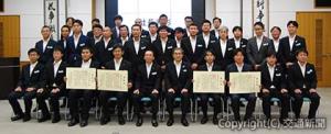 表彰式に出席した深澤社長（前列右から５人目）と関係者