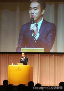 観光による地域振興事例を紹介する沢登センター長