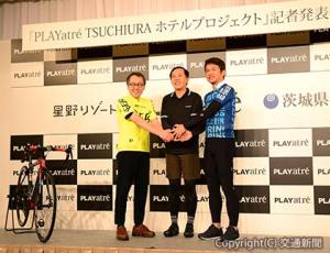 新ホテルの概要を発表した一ノ瀬社長（中央）、星野代表（左）、大井川知事（右）