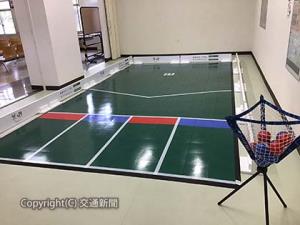 大館駅に設置された「ボッチャ」のコート（ＪＲ秋田支社提供）