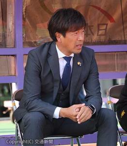 前監督解任後、今季途中から江尻篤彦コーチが監督に就いたがチームを立て直すには至らなかった　©ＪＥＦＵＮＩＴＥＤ