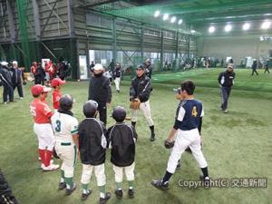 約１７０人が参加した「少年野球教室」＝ＪＲ東日本提供＝