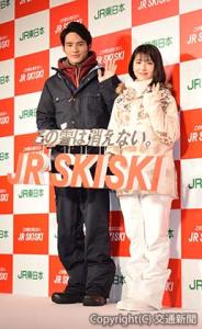 キャンペーンをＰＲする浜辺さん（右）と岡田さん