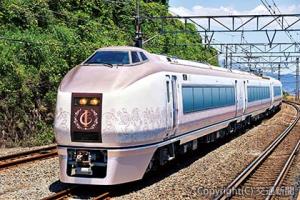 ６月28日にラストランを迎える「ＩＺＵ　ＣＲＡＩＬＥ（伊豆クレイル）」＝ＪＲ横浜支社提供＝