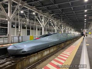 冬季走行試験で北海道に初めて乗り入れた「ＡＬＦＡ―Ｘ」＝新函館北斗駅＝（北海道ジェイ・アール・エージェンシー提供）