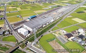 移転開業する松山貨物駅とＪＲ四国の新車両基地の全景（ＪＲ貨物提供）