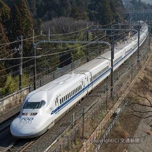 東海道新幹線を走行する７００系。引退に向け２月12日からヘッドマークを掲出して運転した（ＪＲ東海提供）