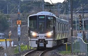 和歌山線に投入した新型２２７系（ＪＲ西日本提供）