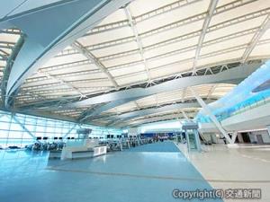 29日から全面供用開始する第２ターミナルの国際線出発ロビー（日本空港ビルデング提供）