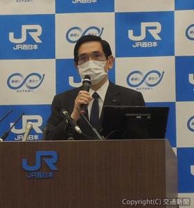新型コロナウイルスの影響について説明する長谷川社長