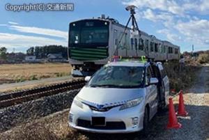 ＪＲ烏山線で行われた実証実験での無線機設置の様子（ＪＲ東日本提供）