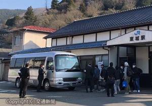 東城―備後落合間は代行バスで対応（ＪＲ岡山支社提供）