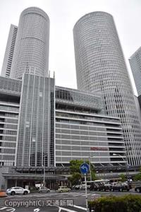 二つのタワーからなる「ＪＲセントラルタワーズ」の外観。名古屋マリオットアソシアホテルは左側のタワーに入る全７７０室の客室はゆったりとしたスペースを確保している