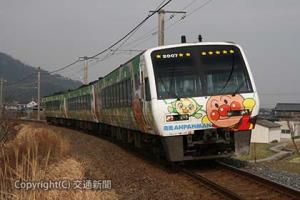 ７月18日に定期運転を終了する土讃線２０００系「アンパンマン列車」＝ＪＲ四国提供＝