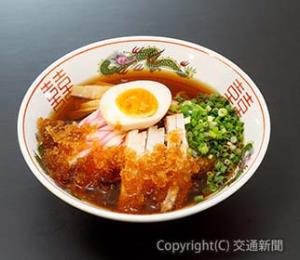 冷たいスープと麺が楽しめる「冷たい煮干しラーメン」のイメージ（ジェイアール東海フードサービス提供）
