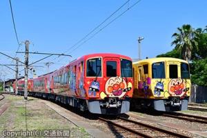 新時代を切り開く土讃線あかい・きいろいアンパンマン列車（左から）