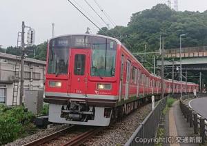 「赤い１０００形車両」（４両編成）＝小田急電鉄提供＝