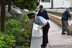 仙台駅周辺で行われた特別清掃活動（ＪＲ仙台支社提供）
