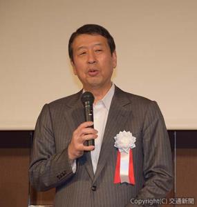 あいさつする小倉会長（日本鉄道施設協会提供）