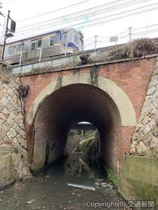 土木遺産に認定された南海のれんが造りの暗きょ（南海電気鉄道提供）