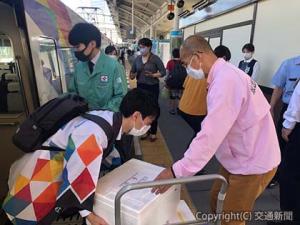 「いしづち10号」で運ばれた坂出市からの弁当＝高松駅＝（ＪＲ四国提供）