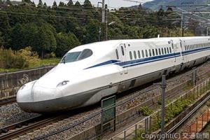 技術開発の成果として安定走行を続けるＮ７００Ｓ（ＪＲ東海提供）