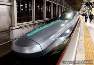 仙台駅14番線ホームに入線した「ＡＬＦＡ―Ｘ」