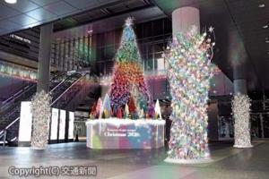ゲートタワー１階エントランスにお目見えするクリスマスツリーのイメージ（ＪＲ東海提供）