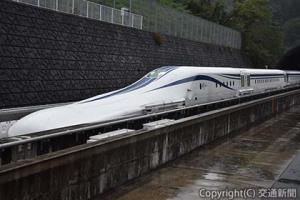 ＪＲ東海が山梨リニア実験線で超電導リニアＬ０系改良型試験車を報道公開した（10月19日）