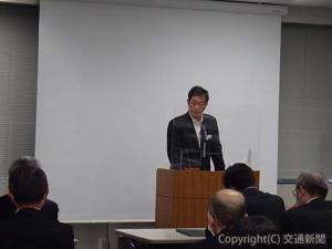 あいさつする川野邊社長（ＪＲ東日本メカトロニクス提供）
