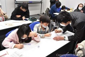 小学生を対象に実施した「新幹線ダイヤ作成教室」