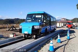 車輪を下ろして鉄道モードになったＤＭＶ