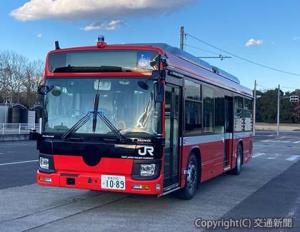 ＢＲＴ専用大型自動運転バスの外観（ＪＲ東日本提供）