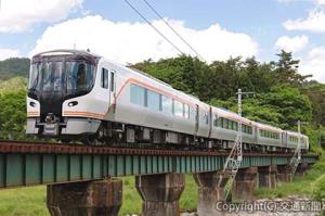 量産車仕様に改造されるＨＣ85系の試験走行車（ＪＲ東海提供）