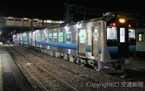 走行試験を行う電気式気動車「ＧＶ―Ｅ４００系」＝小川町駅＝