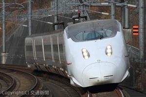 九州新幹線の顔として活躍する８００系（ＪＲ九州提供）