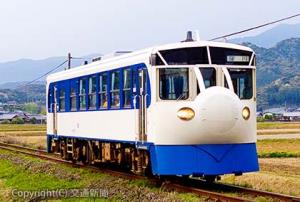 予讃線新居浜―伊予西条間を初めて営業運転する「鉄道ホビートレイン」＝ＪＲ四国提供＝