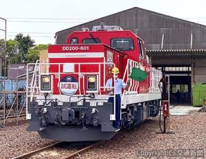 水島臨海鉄道で試運転を行うＤＤ２００形６０１号機（水島臨海鉄道提供）